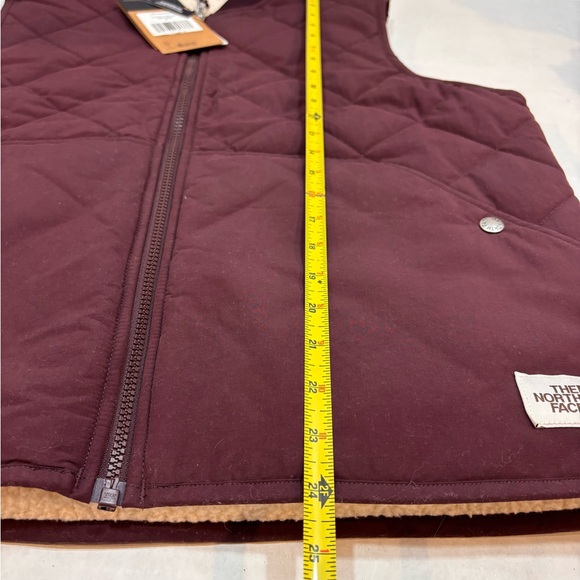 The North Face Women's Cuchillo Root Brown Reversible Quilted Vest - Picture 13 of 13